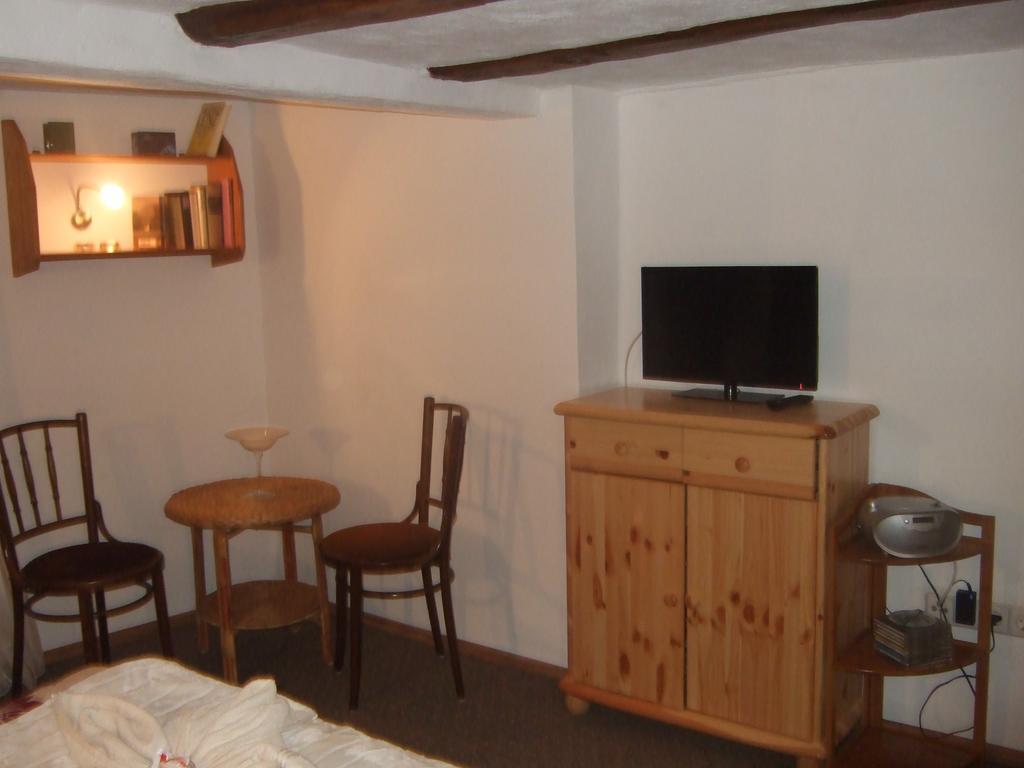 Kleines Winzerhauschen Villa Bremm Ruang foto