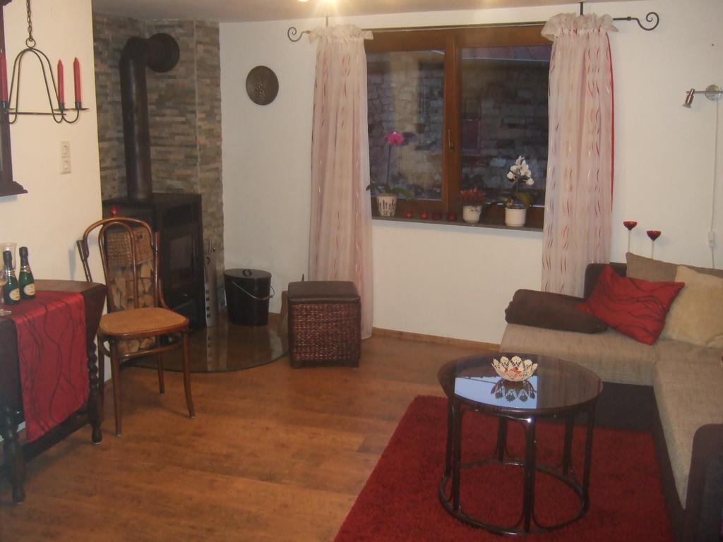 Kleines Winzerhauschen Villa Bremm Ruang foto