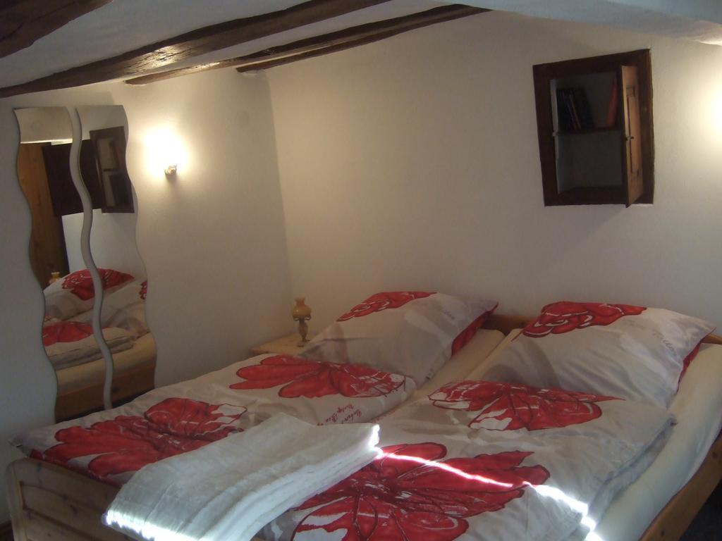 Kleines Winzerhauschen Villa Bremm Ruang foto